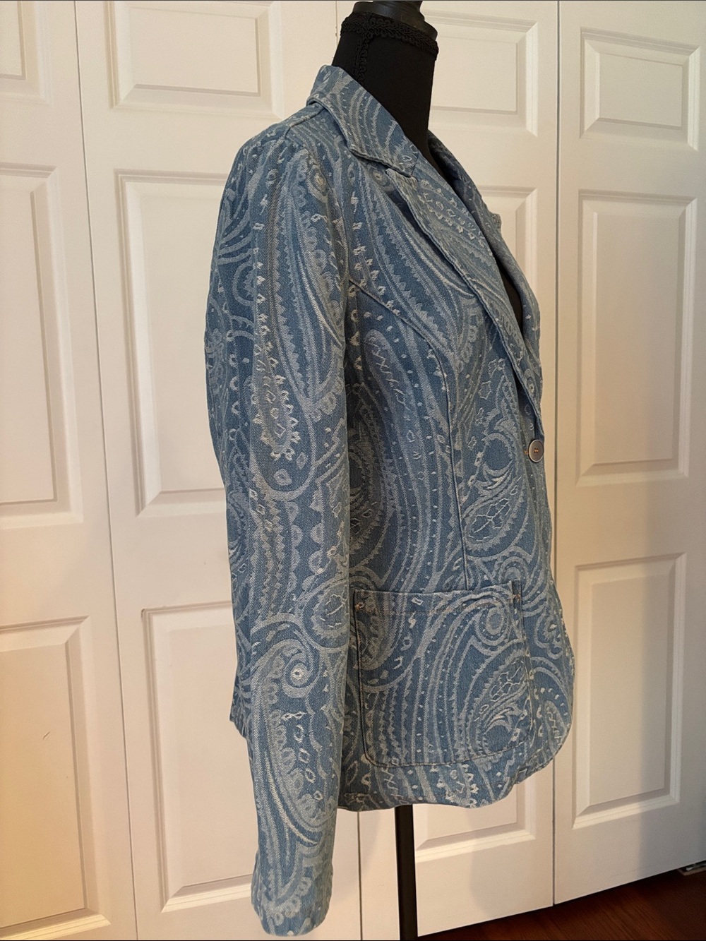 Solitaire Denim Blue Paisley Blazer - Picture 5 of 10